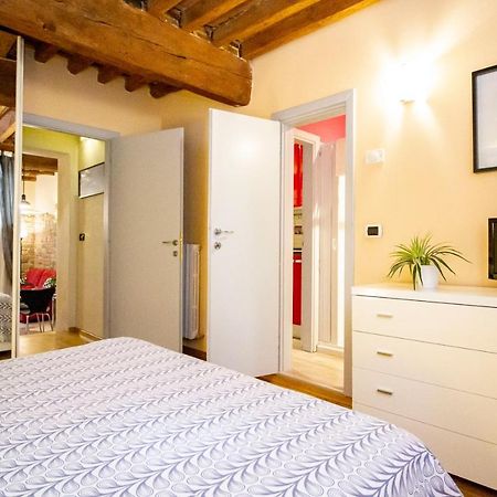 Antica Piazza Apartment By Tuscanywego Lucca Luaran gambar