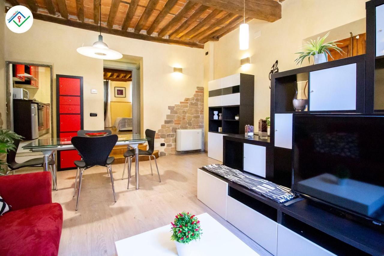 Antica Piazza Apartment By Tuscanywego Lucca Luaran gambar