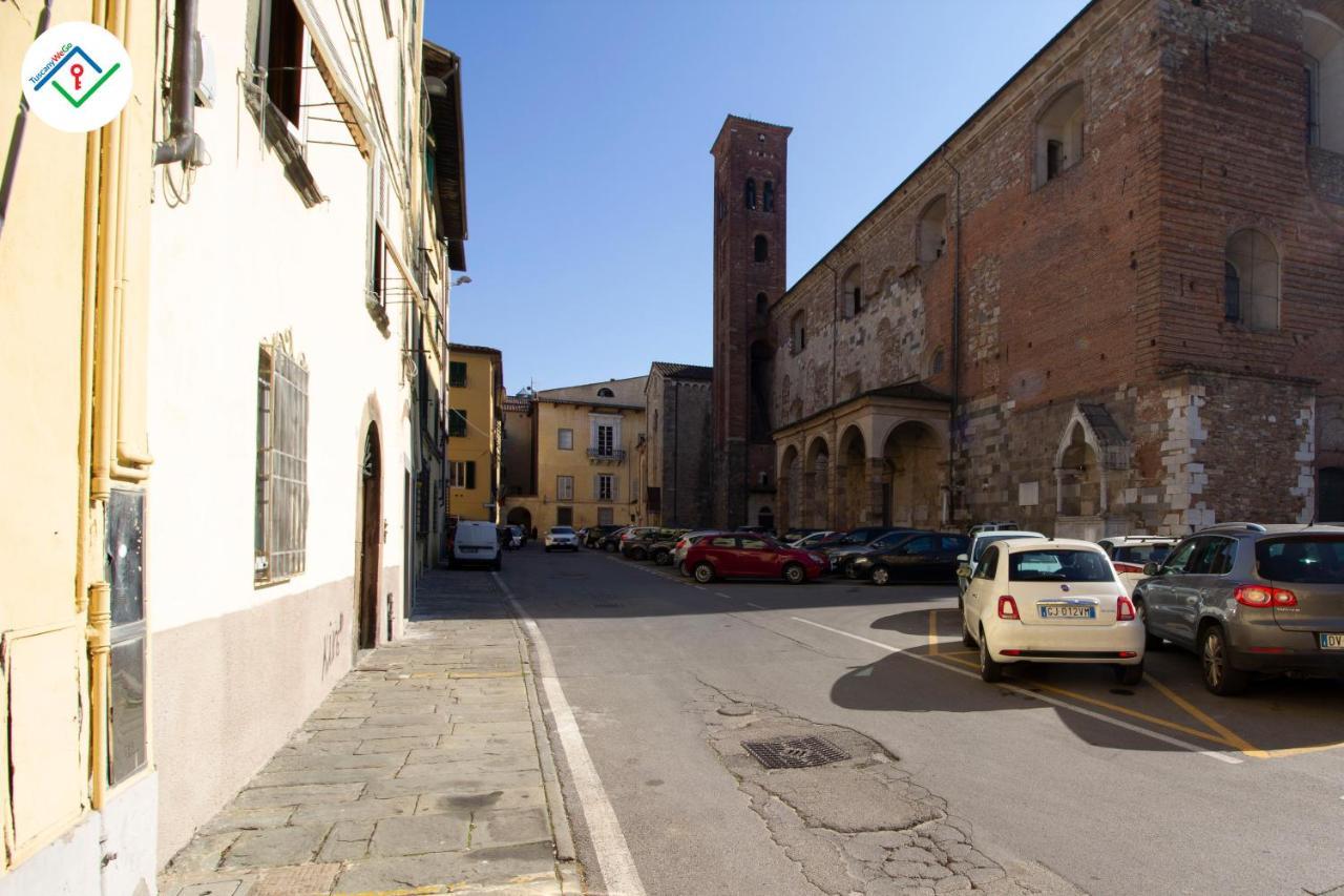 Antica Piazza Apartment By Tuscanywego Lucca Luaran gambar